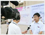 記者采訪中國上?；椴?shù)據(jù)中心主任